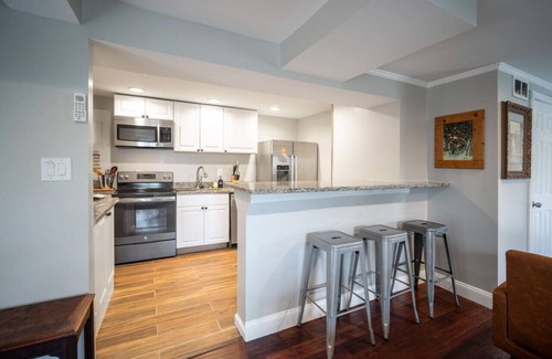 Haymarket Apartment | Relaxing Blue Ridge Mountain Getaway w/Tesla Charger + Porch Area