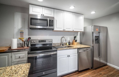 Haymarket Apartment | Relaxing Blue Ridge Mountain Getaway w/Tesla Charger + Porch Area