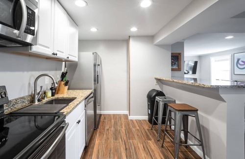 Haymarket Apartment | Relaxing Blue Ridge Mountain Getaway w/Tesla Charger + Porch Area