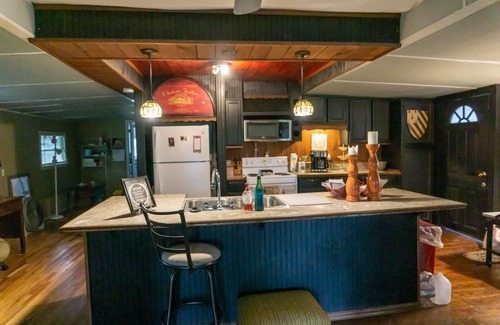 Horseshoe Lake Cabin | Relaxing Cabin 30 mins from Downtown Memphis with King Bed at Horseshoe Lake