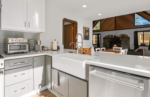 Fawnskin Cabin | Relaxing Cabin Comforts with Modern Amenities.