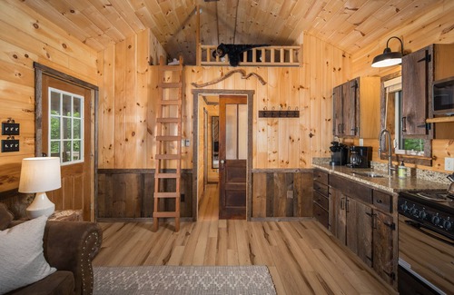 Deep Gap Cabin | Relaxing cabin getaway only minutes from the Blue Ridge Parkway. Pet friendly!