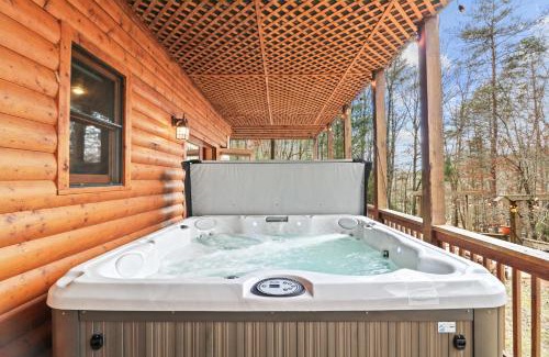 Blue Ridge Ski Chalet | Relaxing Cabin near Bear Claw Vineyard, Hot Tub, Game Room, Pet Friendly, sleeps10