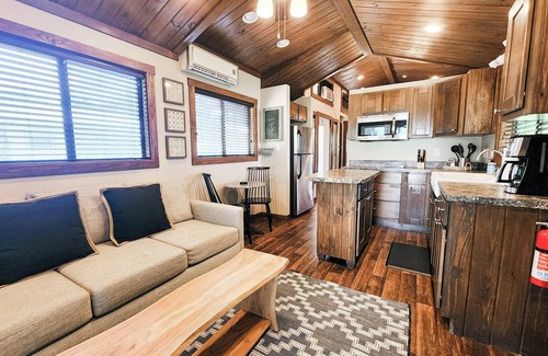 Staples Cabin | Relaxing Cabin near the San Marcos River!