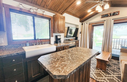 Staples Cabin | Relaxing Cabin near the San Marcos River!