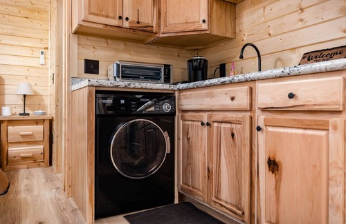 Bluff City Cabin | ⚡️ Relaxing Cabin studio, in ❤️ of the Tri Cities.