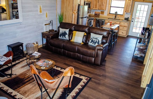 Wellington Cabin | Relaxing cabin surrounded by woods. Near RRG/Cave Run/DBNF. Dog friendly!