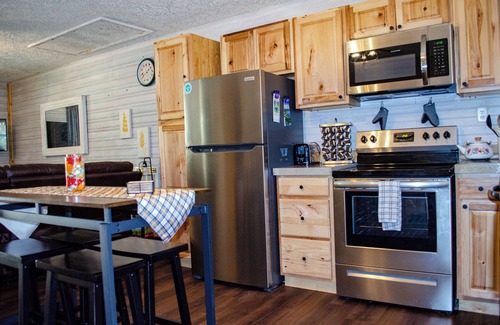 Wellington Cabin | Relaxing cabin surrounded by woods. Near RRG/Cave Run/DBNF. Dog friendly!