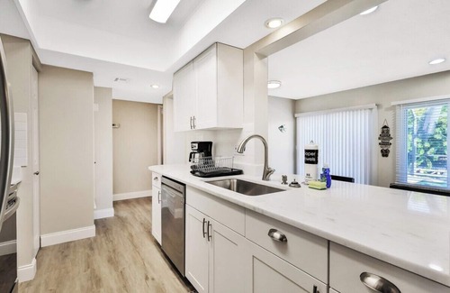 North Port House | Relaxing canal front 2 BR pool home in North Port - Pineapple Way