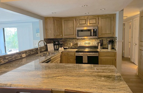 Sea Ranch On The Gulf House | Relaxing Channel home. Minutes to Antiques, Mermaids, Eateries, Marina, Beaches!