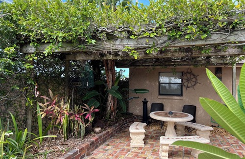 Sea Ranch On The Gulf House | Relaxing Channel home. Minutes to Antiques, Mermaids, Eateries, Marina, Beaches!