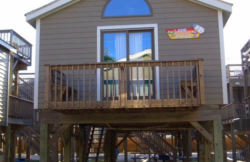 Hatteras Cottage | Relaxing, Cheerful ~ OCEANFRONT ~ Perfect for 2