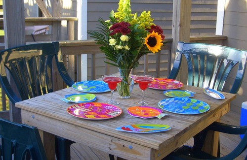 Hatteras Cottage | Relaxing, Cheerful ~ OCEANFRONT ~ Perfect for 2
