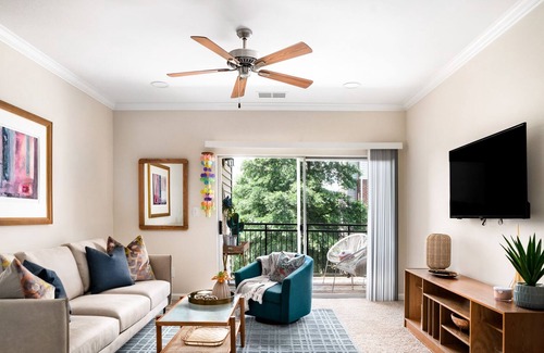 Lansdowne Apartment | Relaxing, Comfy, Pet Friendly 2/2 Apartment w/ Gym