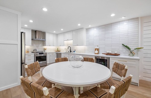 La Jolla Heights Apartment | Relaxing condo near beach with washer/dryer, on-site pool, hot tub