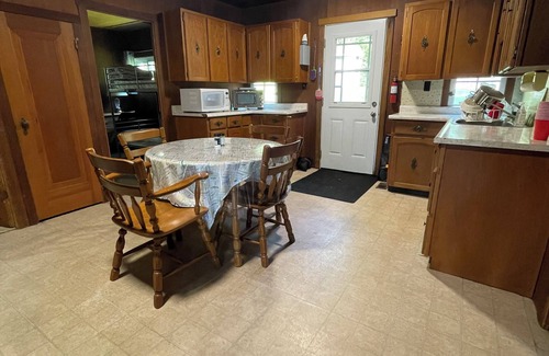 Trent Hills Cottage | Relaxing cottage along the Trent Severn waterway! Pet-friendly, wifi, amentities
