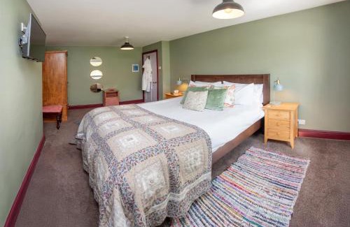 Newton Aycliffe House | Relaxing Cottage Escape - Pub - Fire - King Size Bed