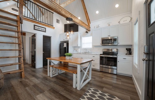 Edgemont Cottage | Relaxing Cottage Getaway w/Fire Pit