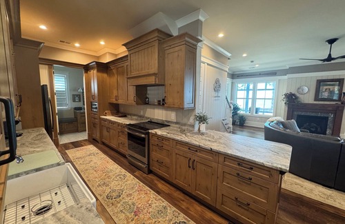 Russellville Cottage | Relaxing Cottage Getaway on the Lake with full water access. Sleeps 12.