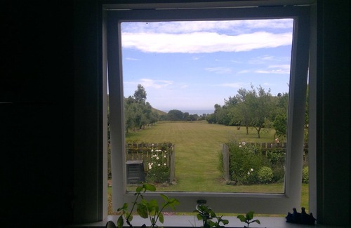 Kekerengu Cottage | Relaxing Cottage in Kekerengu with sea and mountain views