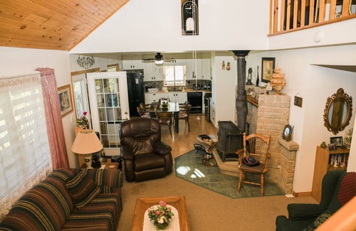 Whitewater Region Cottage | Relaxing Cottage on a 3 acre property on the Ottawa River. 5 bedroom