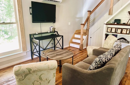 Barboursville Cottage | Relaxing cottage in the woods just minutes from wineries,hiking,restaurants!