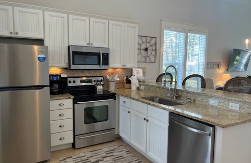 Laurel Grove House | Relaxing Cottage w/Golf Cart close to Beach/Pool and Shopping