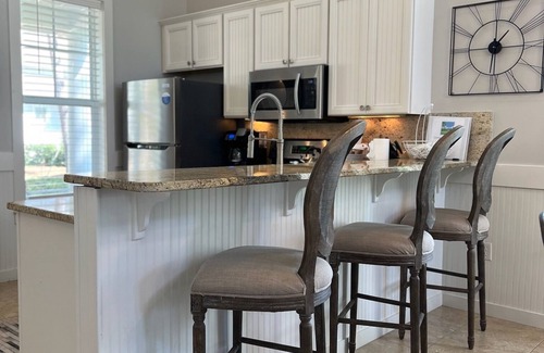 Laurel Grove House | Relaxing Cottage w/Golf Cart close to Beach/Pool and Shopping