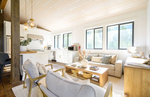 Pemberton Meadows House | Relaxing country getaway in your dream house