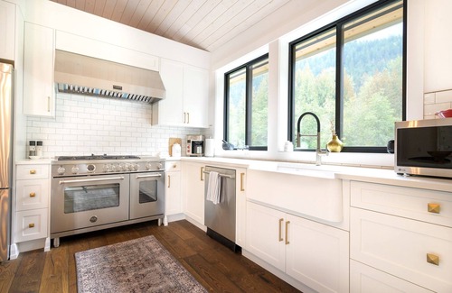 Pemberton Meadows House | Relaxing country getaway in your dream house