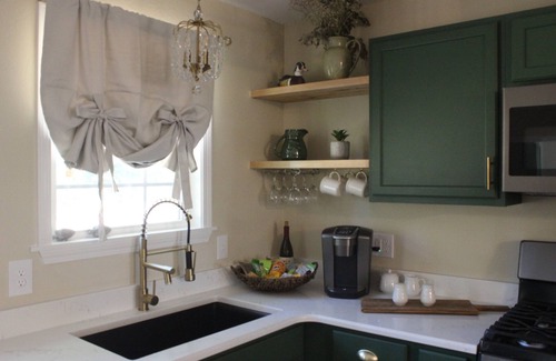 Oil City House | Relaxing country home 2 minutes from Caddo Lake! Pet Friendly!