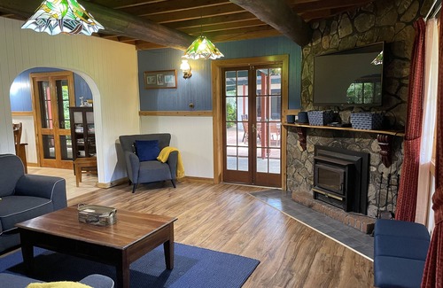Booroobin House | Relaxing country retreat. Great for families and large groups.