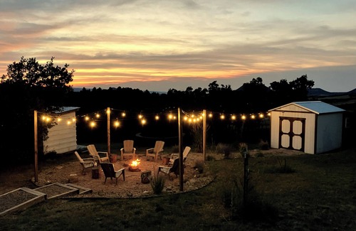 Larkspur House | Relaxing Countryside Escape, entire home on private Land with Hot Tub