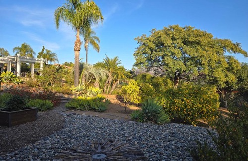 Poway House | Relaxing Countryside Resort Guest House