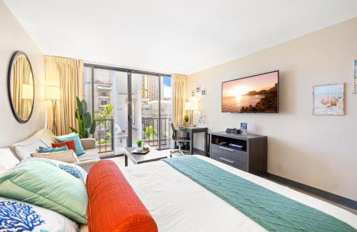 Waikiki Apartment | Relaxing & Cozy Coastal Studio with FREE Parking!