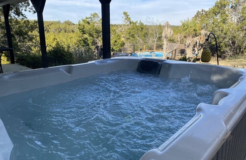 Wimberley House | Relaxing Cozy Private Cottage with Hot Tub