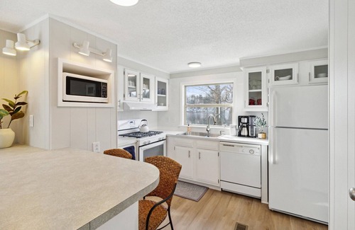 Newaygo House | Relaxing Croton lake cottage w/hot tub