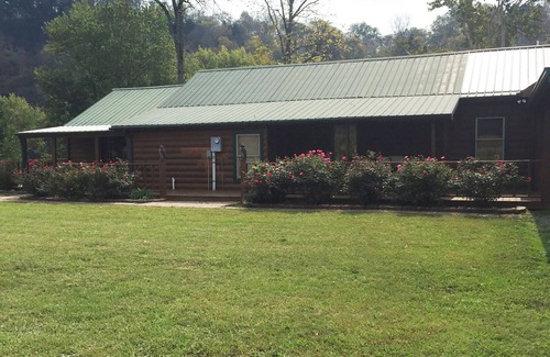 Hestand Cabin | Relaxing Cumberland River Retreat in Monroe County, Kentucky!