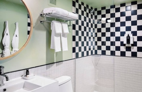Raynolds Addition Hotel | Relaxing Downtown Room Near Historic Old Town Albuquerque