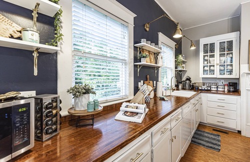 High Point House | *Relaxing & Elegant* < 5 min to HPU & Market, Sleeps 8