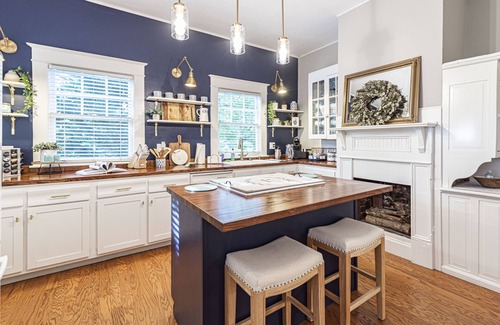 High Point House | *Relaxing & Elegant* < 5 min to HPU & Market, Sleeps 8