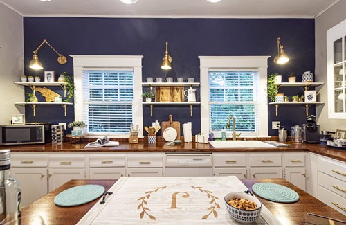 High Point House | *Relaxing & Elegant* < 5 min to HPU & Market, Sleeps 8