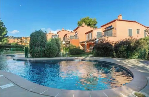Bonmont Terres Noves Apartment | Relaxing Getaway in Bonmont