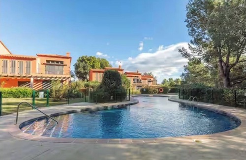 Bonmont Terres Noves Apartment | Relaxing Getaway in Bonmont
