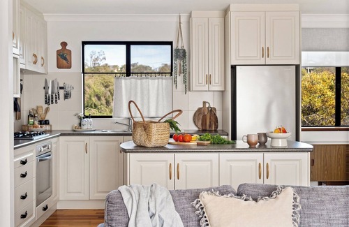 Preston Beach House | Relaxing Escape for couples, friends and family.
