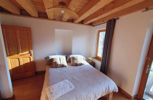 Neydens Bed & Breakfast | Relaxing escape Spacious room for rent in Neydens, near Geneva