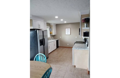 Bull Shoals House | Relaxing Family-Friendly Cabin with Sprawling Deck & Fun-filled Game Room