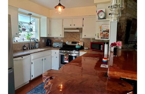 Jackson House | Relaxing Family Home with Hot Tub in Historic Jackson