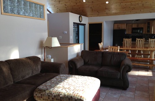 Gladwin House | RELAXING FAMILY RETREAT ON SECORD LAKE
