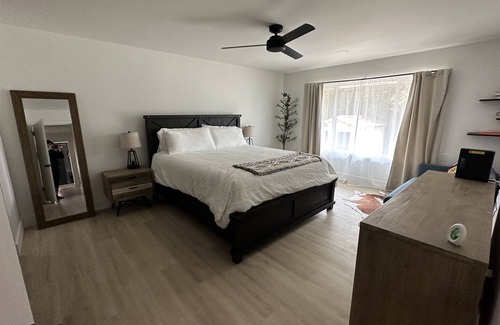 El Cajon House | Relaxing farm stay with mini Donkeys-5 minutes to Casino